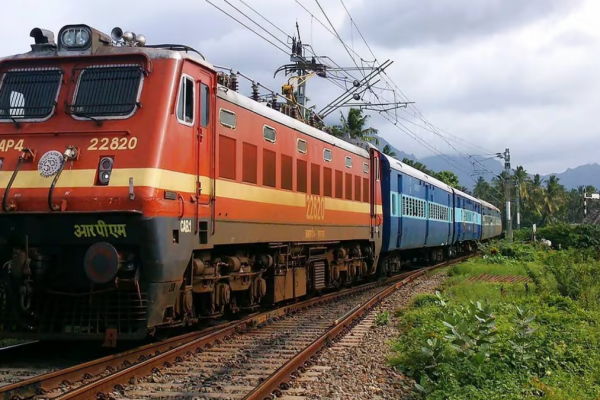 Lucknow train derail attempt
