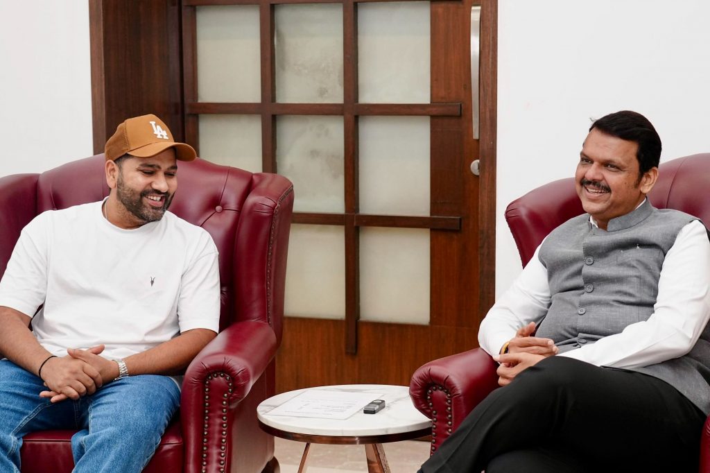 ROHIT SHARMA MEETS CM FADNAVIS