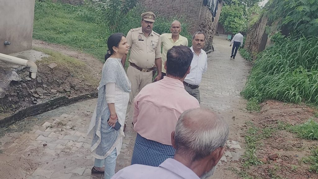 मैनपुरी में नींव की खुदाई में मिला ब्रिटिश कालीन खज़ाना पढ़िये पूरी खबर और क्या मिला 2 WhatsApp Image 2025 07 22 at 12.04.50 1 1