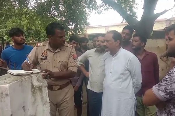 बिधूना में 28 वर्षीय महिला की संदिग्ध मौत, पेट दर्द की शिकायत पर अस्पताल ले जाया गया, डॉक्टरों ने मृत घोषित किया