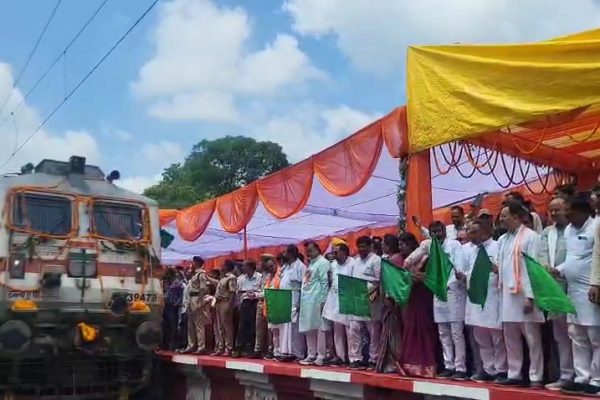 MP Jitin Prasada Flags Off New Train from Pilibhit