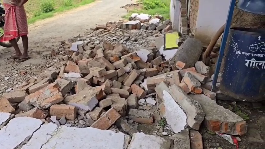 Mirzapur school wall collapse