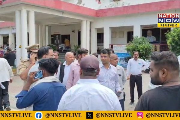 jhansi farji registry vivad: कलेक्ट्रेट में भिड़े 2 पक्ष, पुलिस कर रही जांच jhansi farji registry vivad