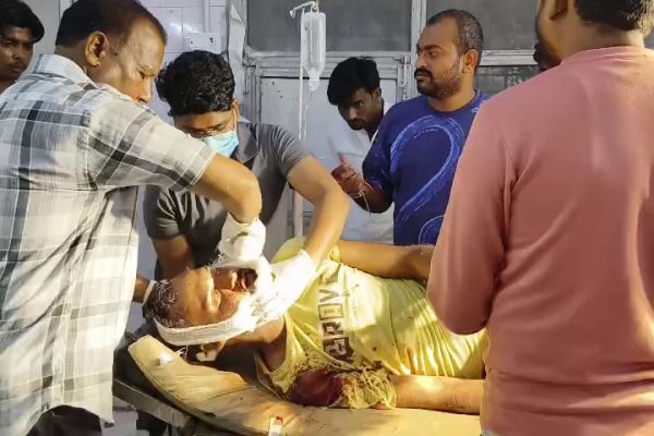 दबँग पिता-पुत्र का आतंक,युवक को गोली मारकर किया घा