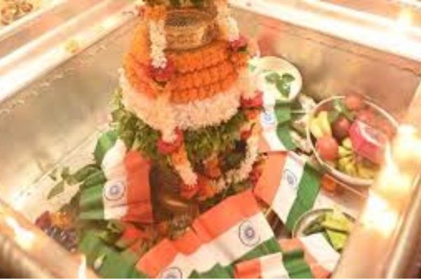 Independence Day 2025: तिरंगे के रंग में रंगे बाबा विश्वनाथ, ‘हर-हर महादेव’ और ‘जय हिंद’ के नारों से गूंज उठा काशी धाम Independence Day 2025: तिरंगे के रंग में रंगे बाबा विश्वनाथ, ‘हर-हर महादेव’ और ‘जय हिंद’ के नारों से गूंज उठा काशी धाम