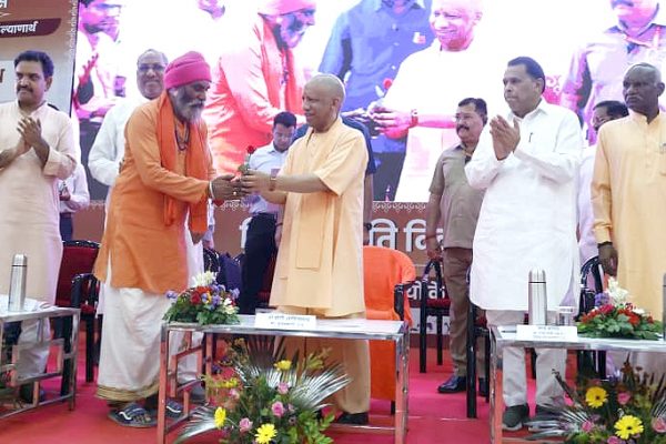 UP Top News Today : घुमंतू जातियों के लिए गठित होगा बोर्ड : सीएम योगी लखनऊ: मुख्यमंत्री योगी आदित्यनाथ ने विमुक्त जातियों के योगदान और मुक्ति पर जताई अहम बातें