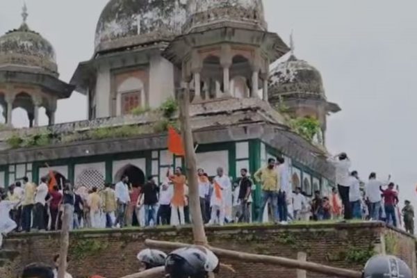 Fatehpur Makbara News : मकबरे में शिव मंदिर होने का दावा, हिंदू संगठनों ने खोला मोर्चा