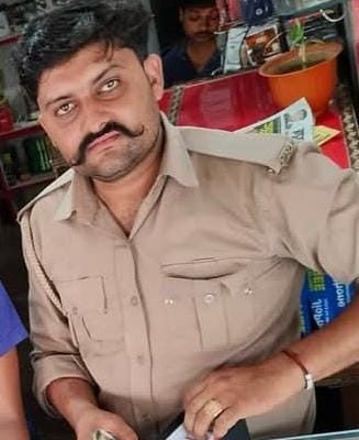 औरैया: सड़क हादसे में सिपाही जितेंद्र की दर्दनाक मौत, पुलिस विभाग में शोक की लहर औरैया: सड़क हादसे में सिपाही जितेंद्र की दर्दनाक मौत, पुलिस विभाग में शोक की लहर