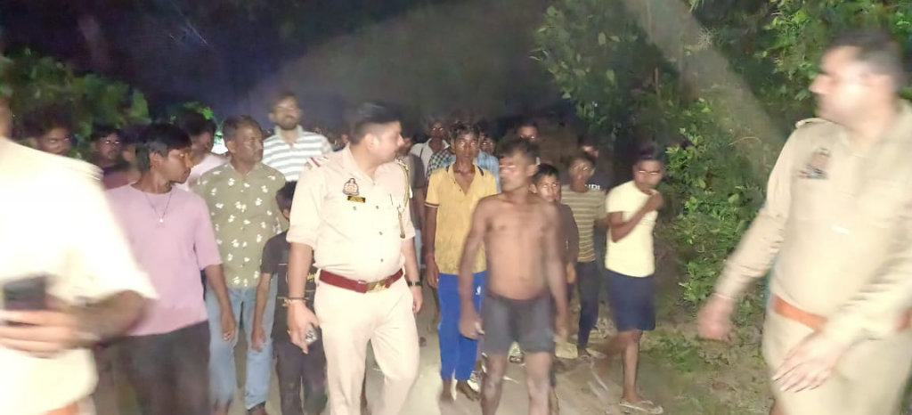 औरैया में सनसनी: पहली पत्नी के रहते दूसरी शादी की जिद, युवक मोबाइल टॉवर पर चढ़ा 4 image 109 3
