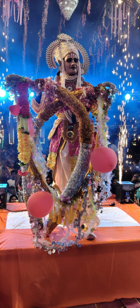 अकबरपुर रामलीला 2025: जनकपुरी मैदान में हुआ विशाल धनुष यज्ञ महोत्सव, राम-सीता विवाह का भव्य मंचन 6 image 135 5