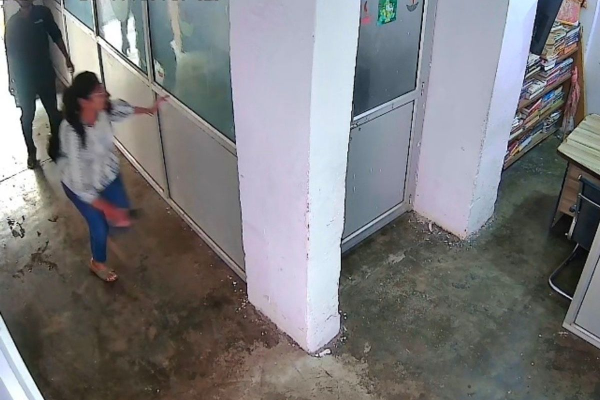 लखीमपुर खीरी: छात्रा से छेड़छाड़ का VIDEO वायरल, लाइब्रेरी में युवक ने की दबोचने की कोशिश