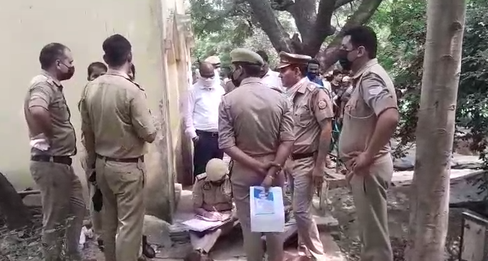 "मुरादाबाद दहेज हत्या कांड: कब्र से निकाला गया युवती का शव, पति और परिजनों पर मुकदमा दर्ज" 3 image 143 2