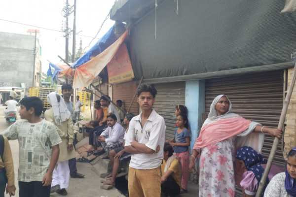 औरैया-अज्ञात आग में तीन दुकानें जलकर राख, 6.75 लाख का नुकसान agra-umran-kasba-3-dukaan-jali-nuksan