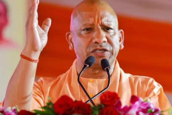 सीएम योगी बोले- "हिन्दू पर्व आता है तो इन्हें गर्मी लगती है, डेंटिंग-पेंटिंग करनी पड़ती है"