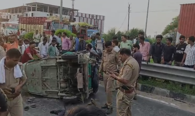 KanpurDehat: रनिया हाईवे पर ऑटो-ट्रक टक्कर, दो की मौत, दो महिलाएं गंभीर घायल 2 image 9 1