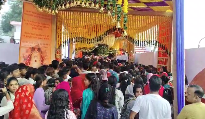 मुरादाबाद में नवरात्र के पहले माता काली मंदिर पर श्रद्धालुओं की भीड़, दर्शन के लिए लगी लंबी कतारें 3 image 92 2