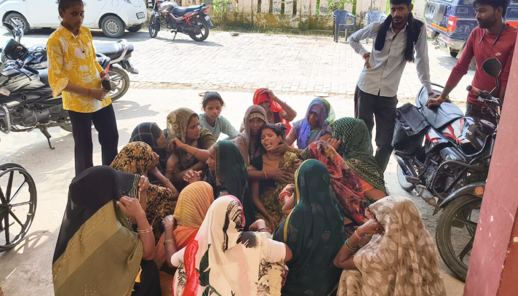 Auraiya News : विषैले कीड़े के काटने से छात्र की मौत, ग्रामीणों के बीच शोक की लहर 2 image 96 1