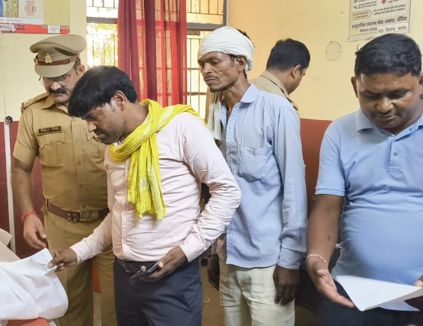 Auraiya News : विषैले कीड़े के काटने से छात्र की मौत, ग्रामीणों के बीच शोक की लहर 4 image 98 3