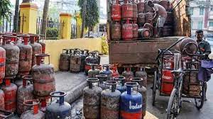 त्योहारों से पहले LPG सिलेंडर की कीमतों में बदलाव, 19 किलो कमर्शियल सिलेंडर हुआ महंगा 2 image 11 1