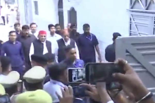 Akhilesh Yadav Meet Azam Khan: