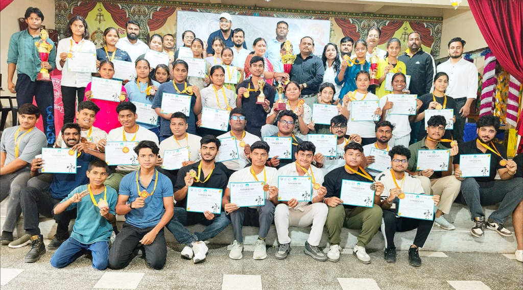 कानपुर बालिका वर्ग में जिया सिंह ने जीता सम्मान, दो दिवसीय शक्ति परीक्षण प्रतियोगिता में युवा प्रतिभाओं ने दिखाई ताकत 3 image 179 2