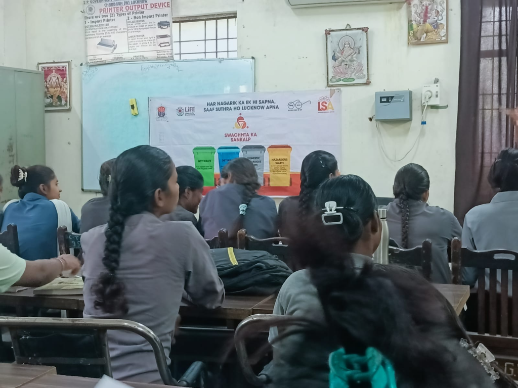 लखनऊ- गंदगी नहीं, स्वच्छता को बढ़ाए, लखनऊ को हम सब मिलकर सजाएं -नगर निगम 2 image 194 1