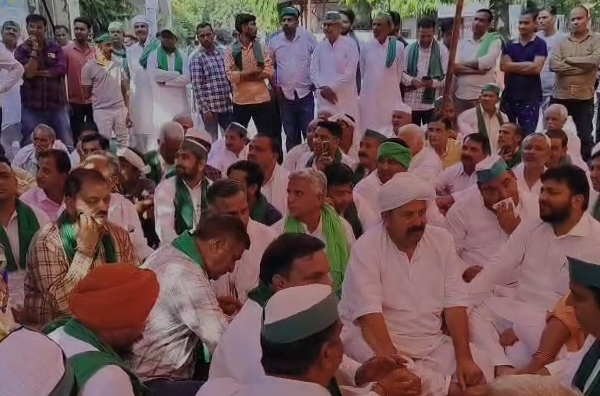 मुजफ्फरनगर: भाकियू सुप्रीमो नरेश टिकैत ने मुख्यमंत्री पर साधा निशाना,कहा-“गीदड़ों से दोस्ती कर ली” मुजफ्फरनगर: नरेश टिकैत का बड़ा बयान, कहा- “मुख्यमंत्री ने गीदड़ों से दोस्ती कर ली”