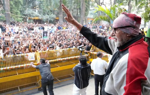 अमिताभ बच्चन दिवाली पर फैंस से मिले, दी देशभर को शुभकामनाएं