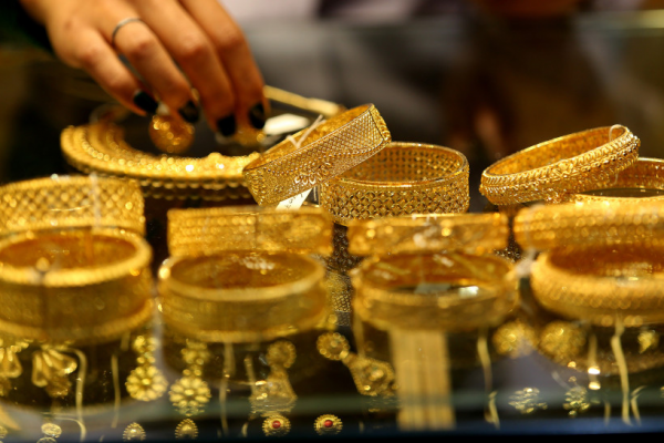 Gold Silver Price Drop India -सोना-चांदी की कीमतों में बड़ी गिरावट, 24 कैरेट सोने में 3700 रुपए से अधिक की कमी रिकॉर्ड ऊंचाई के बाद सोना-चांदी की कीमतों में बड़ी गिरावट, 24 कैरेट सोने में 3700 रुपए से अधिक की कमी