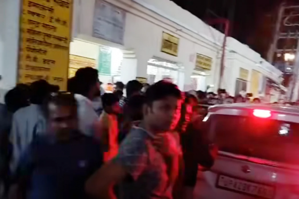 रामनगरी अयोध्या में गोलीकांड, पूर्व पार्षद आलोक सिंह की हालत गंभीर अयोध्या ,गोलीकांड ,BreakingNews ,Vijayadashami ,SafetyAlert