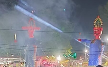 कानपुर देहात: अकबरपुर में 155वीं रामलीला, बारिश के बावजूद उत्साह बरकरार 2 कानपुर देहात: अकबरपुर में 155वीं रामलीला, बारिश के बावजूद उत्साह बरकरार