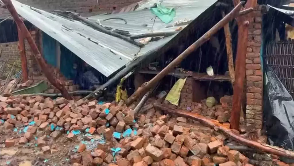 आंध्र प्रदेश और ओडिशा में ‘मोंथा’ का कहर,38 हजार हेक्टेयर फसल बर्बाद, 76 हजार लोग राहत शिविरों में 3 image 379 2