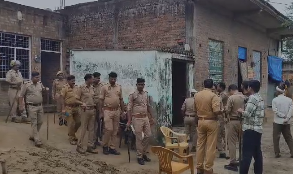 औरैया : अछल्दा में पुलिस टीम पर हमला, जांच करने पहुंचे सिपाही से मारपीट , दो आरोपी गिरफ्तार 3 अछल्दा में पुलिस टीम पर हमला, जांच करने पहुंचे सिपाही से मारपीट — दो आरोपी गिरफ्तार