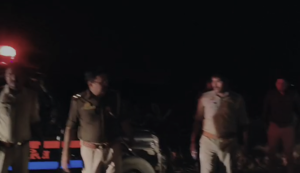 औरैया में भीषण सड़क हादसा: तेज रफ्तार कार खड्ड में पलटी, एक की मौत, तीन गंभीर घायल 2 image 408 1
