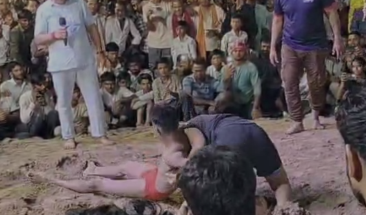 कानपुर देहात के अकबरपुर इंटर कॉलेज में दशहरे मेले में हुआ महिला पहलवान का धमाल 2 image 69 1
