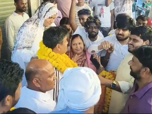 Kanpur Dehat: Irfan Solanki makes a big announcement, hints at contesting the 2027 elections with his wife Naseem Solanki.