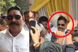 बिहार में चुनावी रैली के दौरान JDU नेता अनंत सिंह का मंच टूटा, समर्थक घायल 3 बिहार चुनाव प्रचार में JDU नेता अनंत सिंह का मंच टूटा, समर्थक घायल