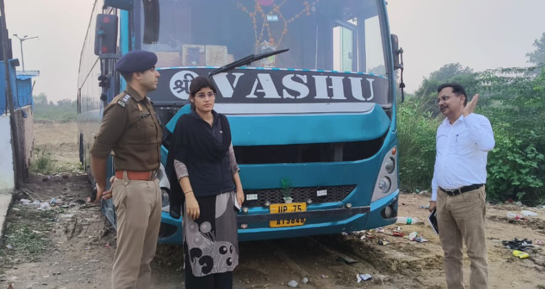 औरैया बिधूना में अवैध बसों पर सख्त कार्रवाई , 9 बसें जब्त, 7 का चालान, ₹3.92 लाख जुर्माने की संभावना 3 image 1 2