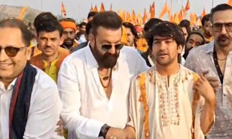 फरीदाबाद पहुँची बागेश्वर बाबा की पदयात्रा, शिखर धवन–संजय दत्त भी शामिल