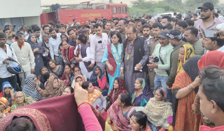 कानपुर देहात: कोल्ड स्टोरेज में लगी आग से कर्मचारी की मौत, परिजनों ने हाईवे जाम कर काटा हंगामा