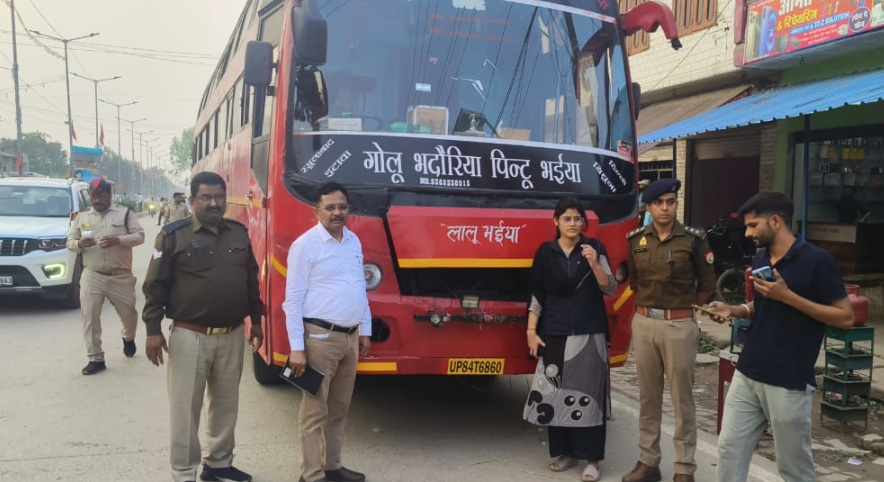 औरैया बिधूना में अवैध बसों पर सख्त कार्रवाई , 9 बसें जब्त, 7 का चालान, ₹3.92 लाख जुर्माने की संभावना 4 image 2 3