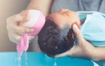 How to give a bath to a baby in winter: