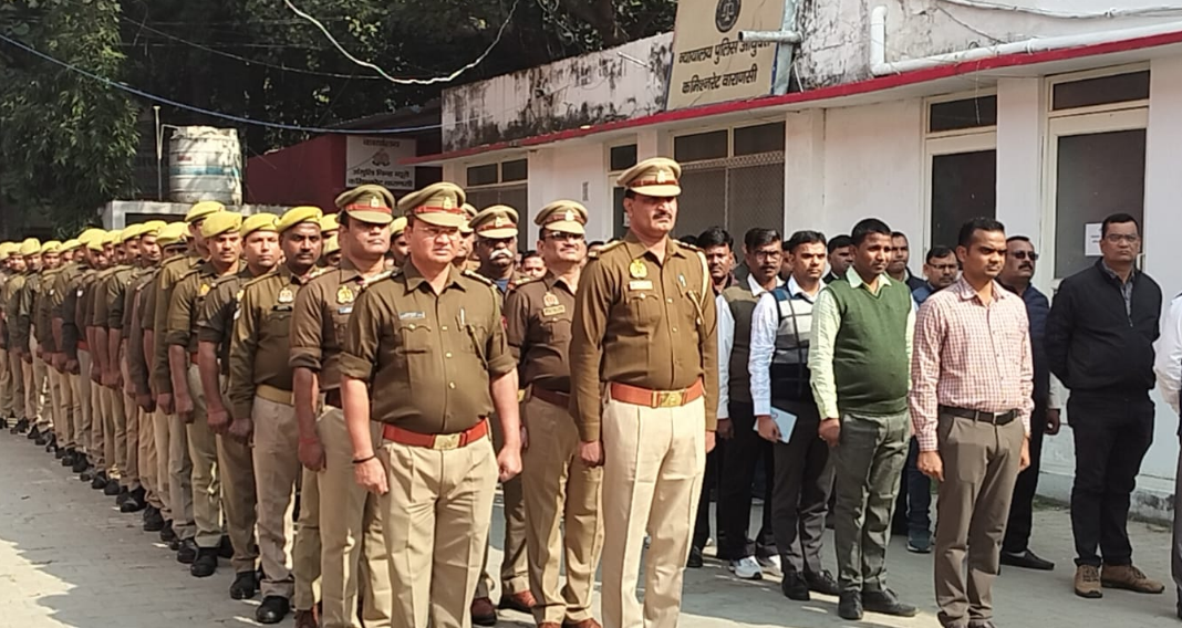Constitution Day celebrated with great enthusiasm in Varanasi, Police Commissioner Mohit Agarwal administered the oath.
