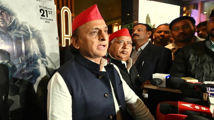 ‘120 बहादुर’ ने बढ़ाई अहीर रेजिमेंट की मांग, यूपी की राजनीति में मचा हलचल