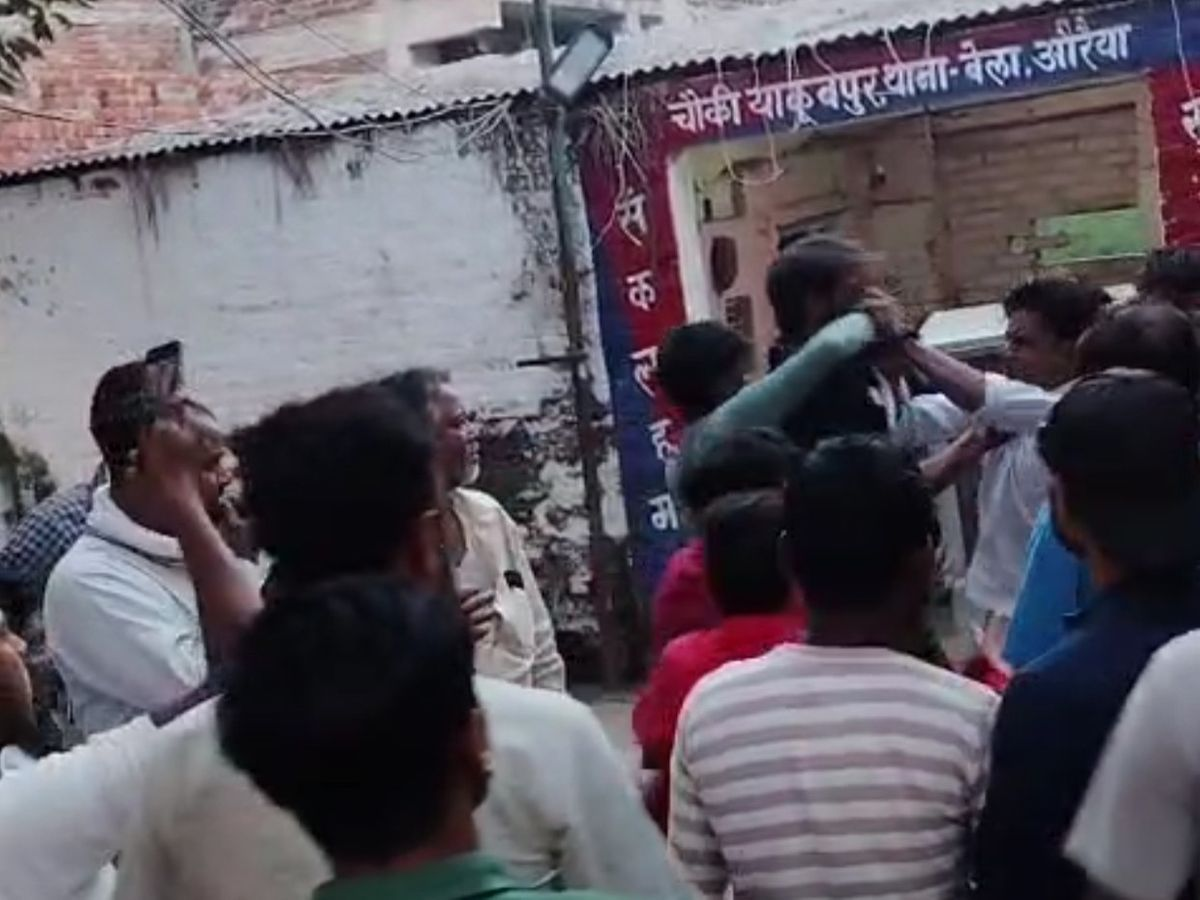 औरैया पुलिस चौकी के अंदर दो गुटों में मारपीट, पानी पूरी खाने को लेकर हुआ विवाद — 3 गिरफ्तार