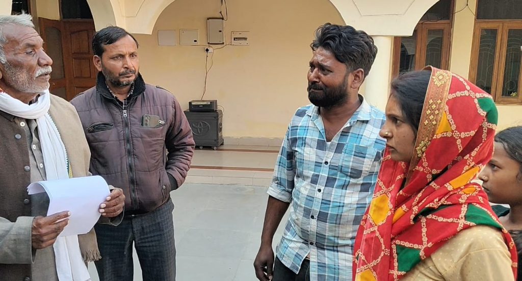 कानपुर देहात में दलित की जमीन पर कब्जा, जहर खाकर आयोग के सामने लगाई न्याय की गुहार 3 WhatsApp Image 2025 12 08 at 17.26.20 f3166951 2