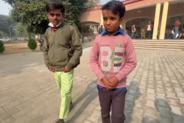 अमरोहा के दो शिक्षित बौने कद वाले भाई बेरोजगार, गरीबी से जूझता परिवार