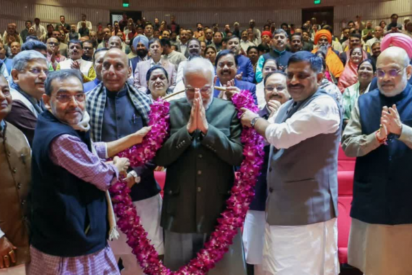 बिहार में NDA की बंपर जीत के बाद पीएम मोदी ने सांसदों को दिया विशेष डिनर: मेन्यू में पूरे भारत का स्वाद, पीएम ने साझा की तस्वीरें