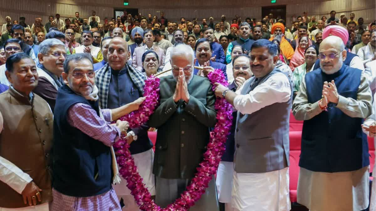 बिहार में NDA की बंपर जीत के बाद पीएम मोदी ने सांसदों को दिया विशेष डिनर: मेन्यू में पूरे भारत का स्वाद, पीएम ने साझा की तस्वीरें