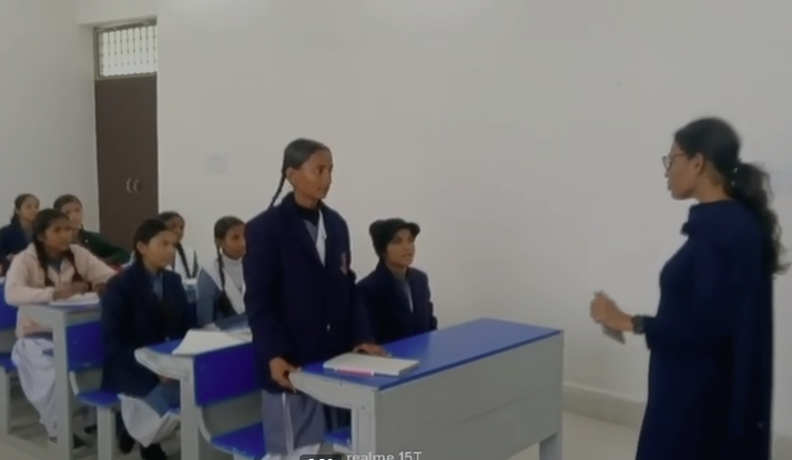 बांदा DM जे. रीभा का सख्त एक्शन: गैरहाजिर अधिकारियों, शिक्षकों और मेडिकल स्टाफ का वेतन रोका 3 image 144 2